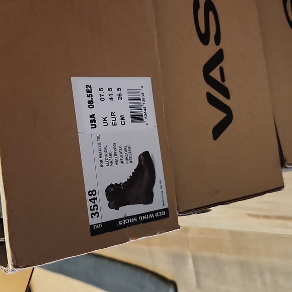 Red wing work boots new in box with tags on - Picture 3 of 3